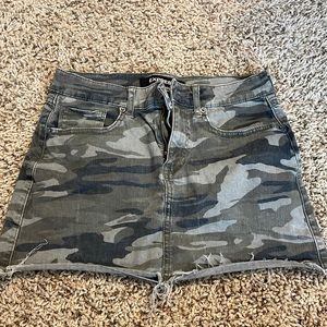 Camo mini skirt